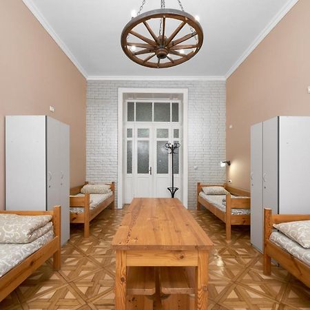 Cossacks Hostel Lviv Bagian luar foto