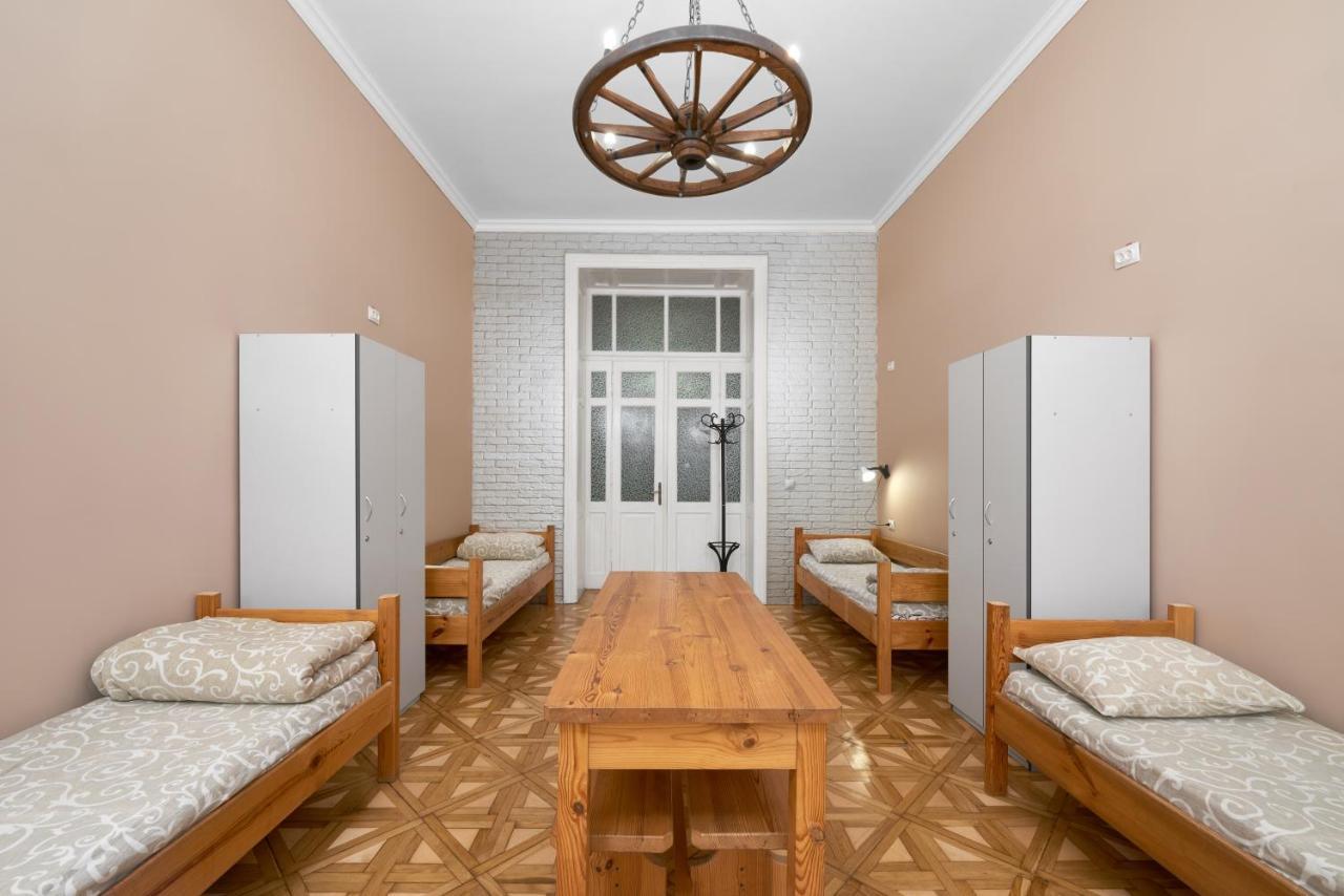 Cossacks Hostel Lviv Bagian luar foto
