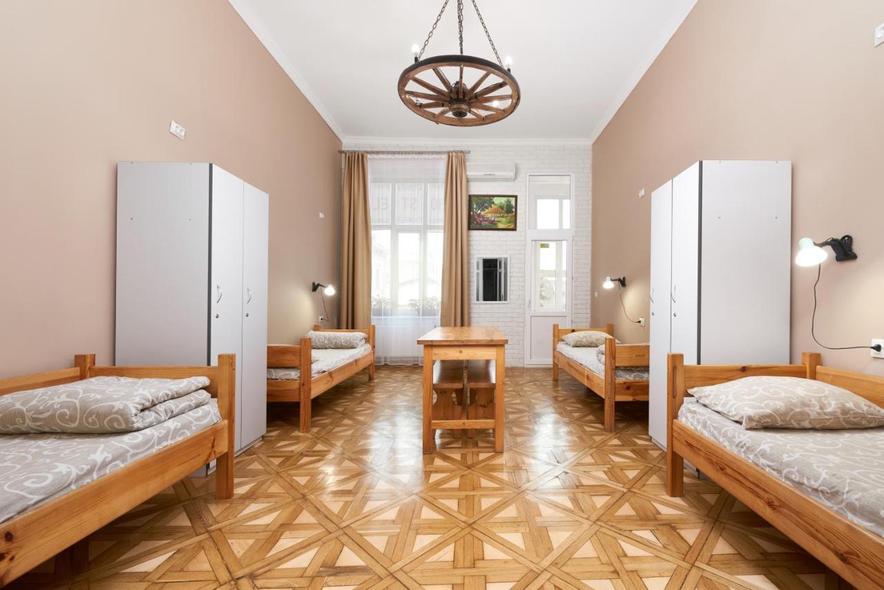 Cossacks Hostel Lviv Bagian luar foto