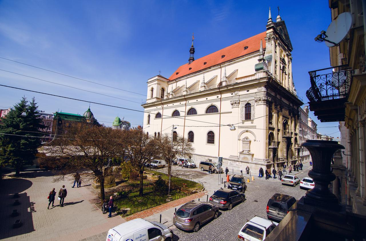 Cossacks Hostel Lviv Bagian luar foto