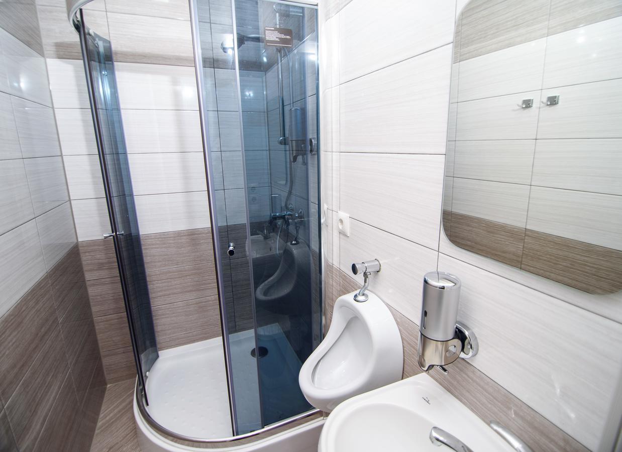 Cossacks Hostel Lviv Bagian luar foto