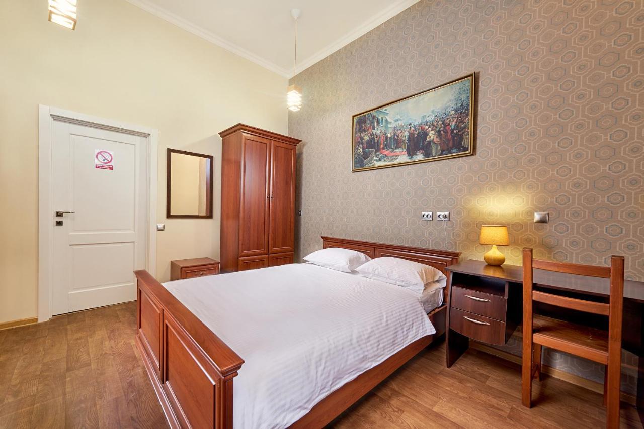 Cossacks Hostel Lviv Bagian luar foto