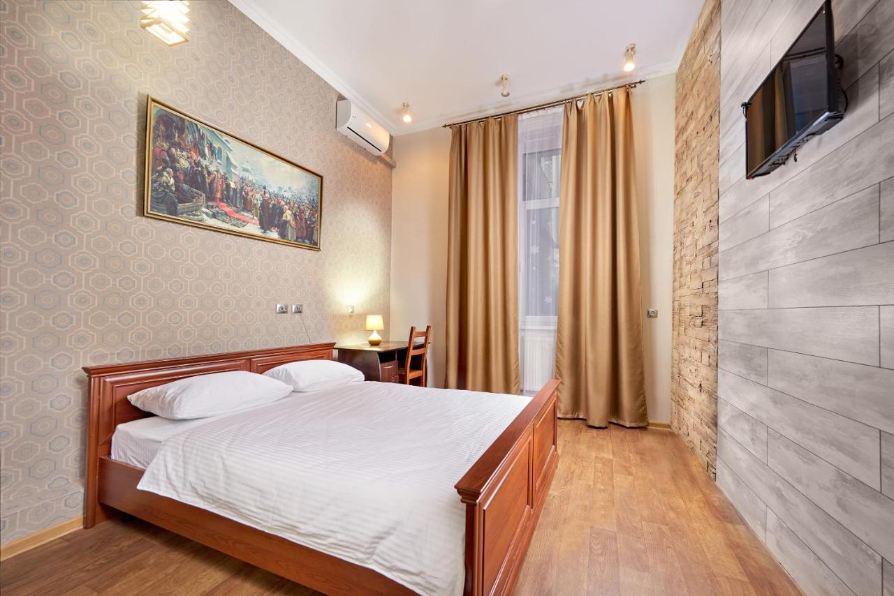 Cossacks Hostel Lviv Bagian luar foto